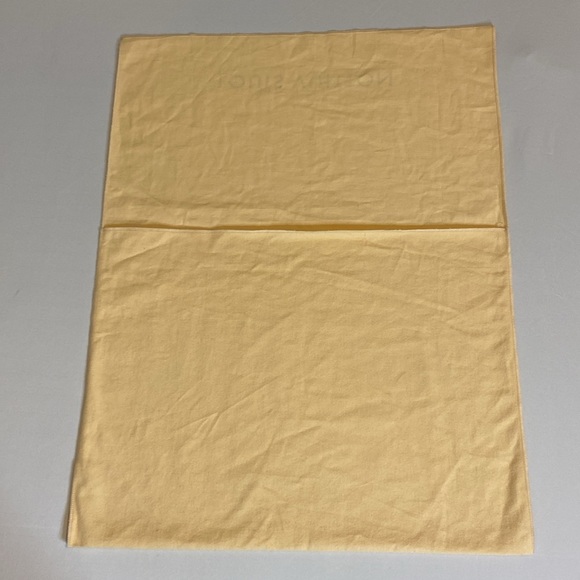 Louis Vuitton Large Dust Bag 17.5 x 12.5 inches - Picture 2 of 4